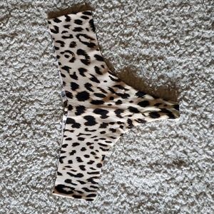 NWOT VS Low Rise V-Cut Seamless Animal Print Thong Panty